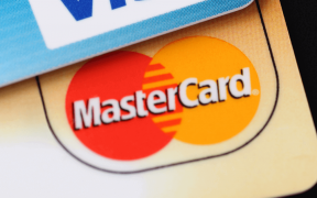 ACCC sues Mastercard over anti-competitive retailer deals